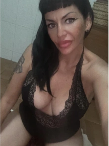 Ana banana es una chica de compañía grandes-mamas de total confianza
