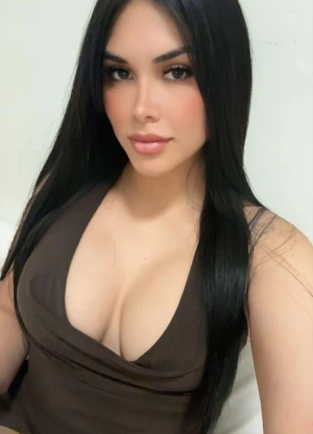 Las fiesteras , detalles y fotos reales de esta modelo Joven