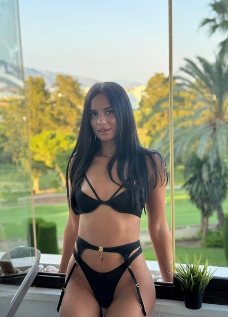 TANIA, Escort en Marbella 664663331