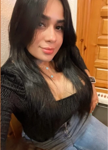 Camila es una modelo exclusiva con perfil verificado