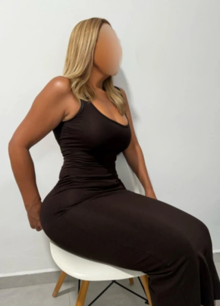 Isabel , una de las damas de compañía más solicitadas del momento