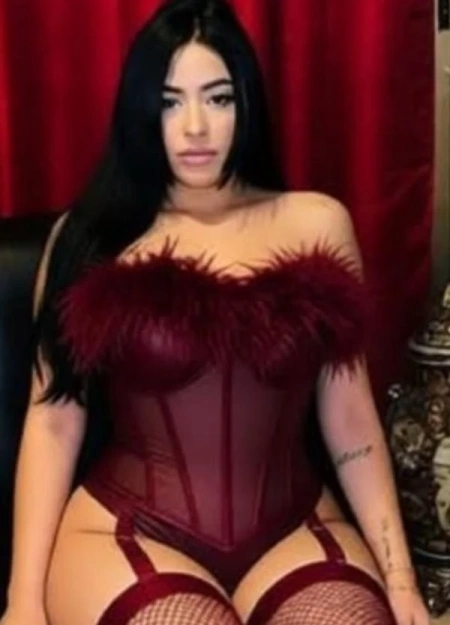 Abril, elegancia y saber estar como escort de belleza excepcional