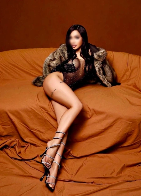 Daniela, detalles y fotos reales de esta modelo grandes-mamas