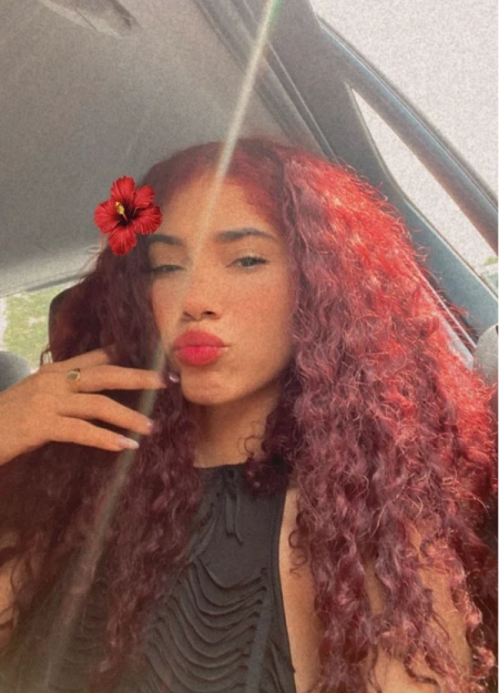 Encuentra a Jesi fiestera en nuestros anuncios de putas ninfeta en Madrid