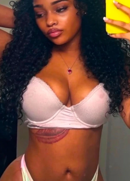 Servicios de acompañantes de alta calidad con Karen