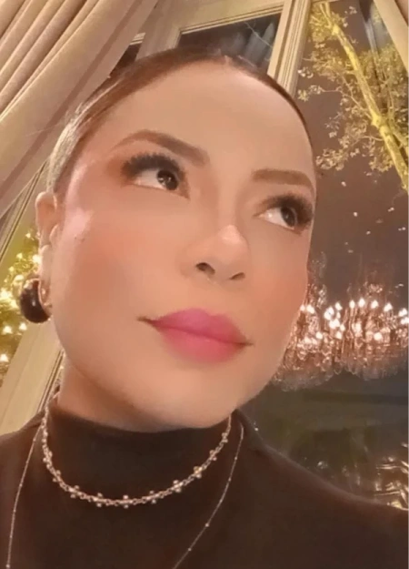 Yasmin, chica de compañía de lujo con fotos de estudio reales