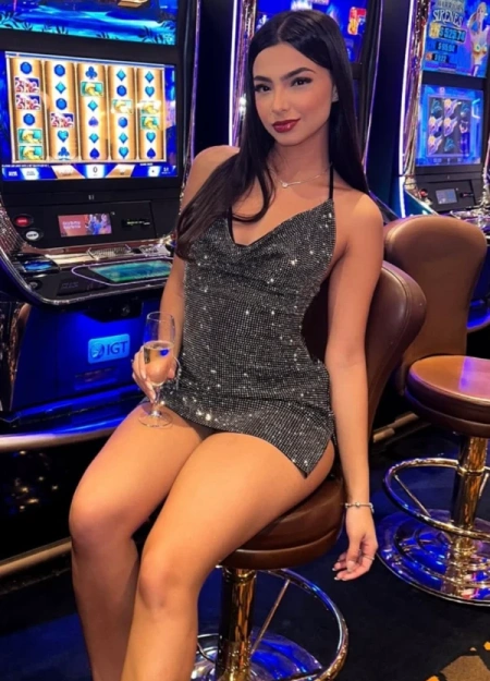 ¿Buscas una escort en Málaga? Romina es una gran elección