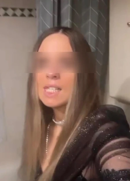 Sofia destaca en el listado de acompañantes por su estilo