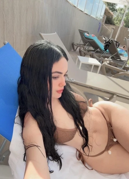 Encuentra a Zoe belle en nuestros anuncios de damas de compañía Joven