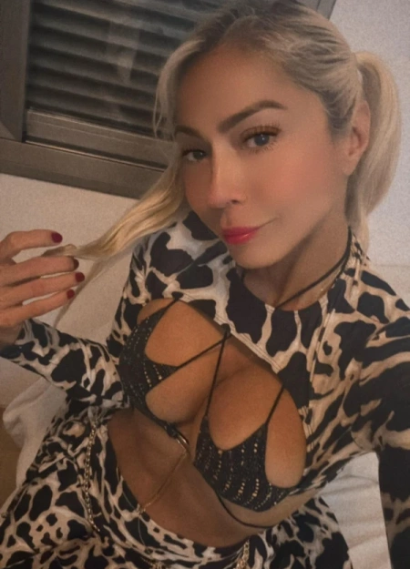 Brittany, detalles y fotos reales de esta modelo Madura