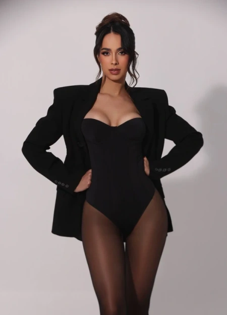 Cita exclusiva con Lia, una de las escorts top de nuestro directorio