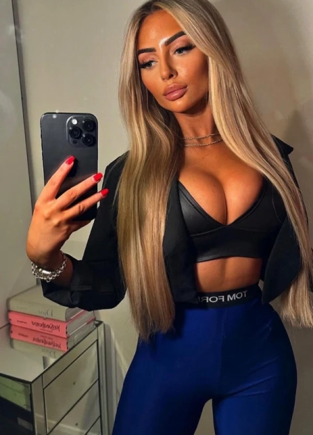 Bella es una modelo exclusiva con perfil verificado