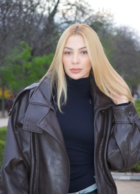 Lisa spencer presenta su book de fotos reales de chica de alto standing