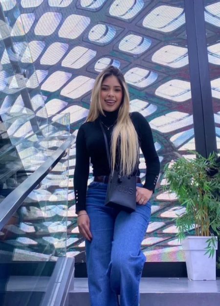 Vanessa ofrece servicios de compañía profesional con total confianza