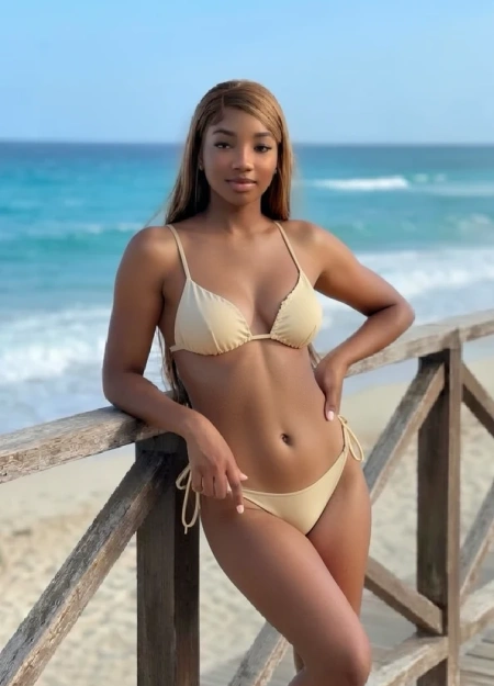 Descubre a Nahomi, una escort en Alicante de alto nivel