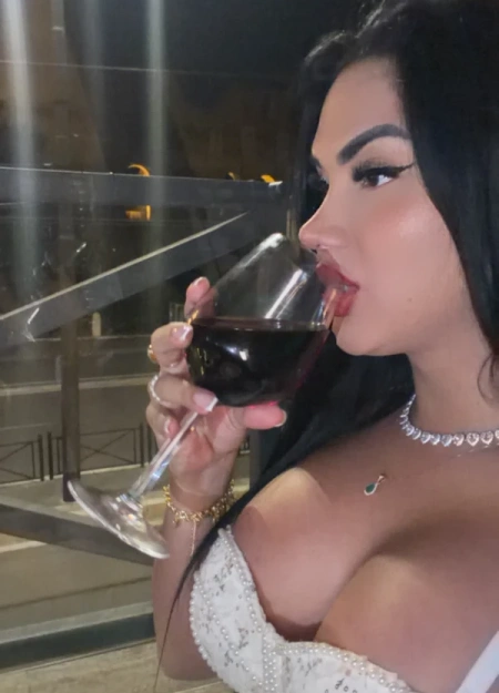 Sara sofía, chica de compañía de lujo con fotos de estudio reales