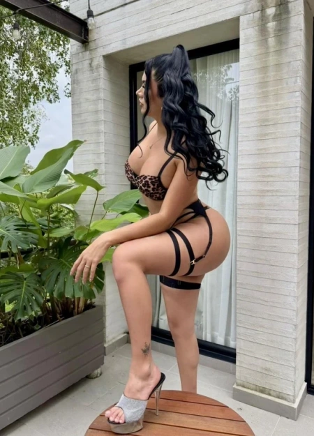 Sara sofía, chica de compañía de lujo con fotos de estudio reales