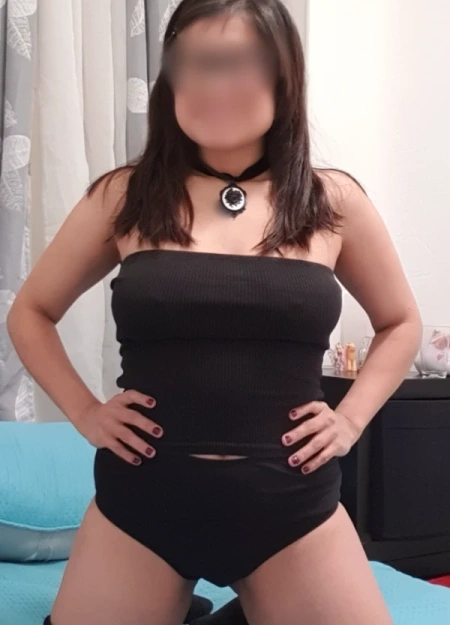 Pequeña laika presenta su book de fotos reales de chica de alto standing