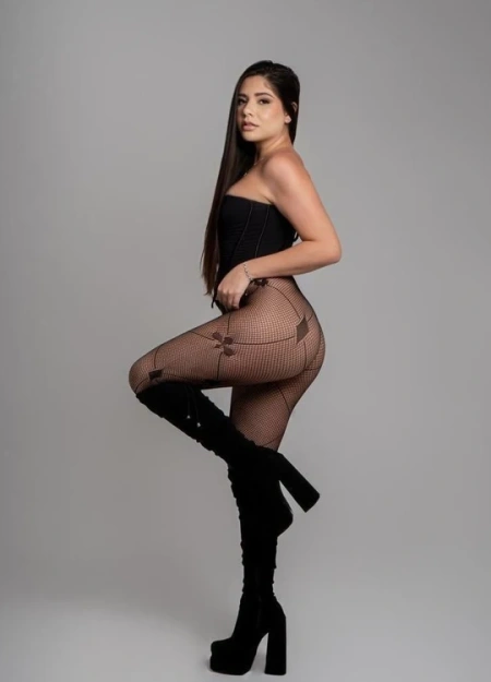 Book actualizado de Mara, una chica de alta gama