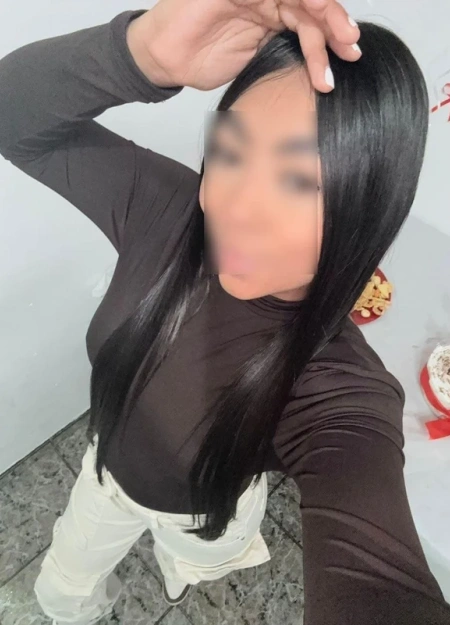 Macarena, detalles y fotos reales de esta modelo Madura